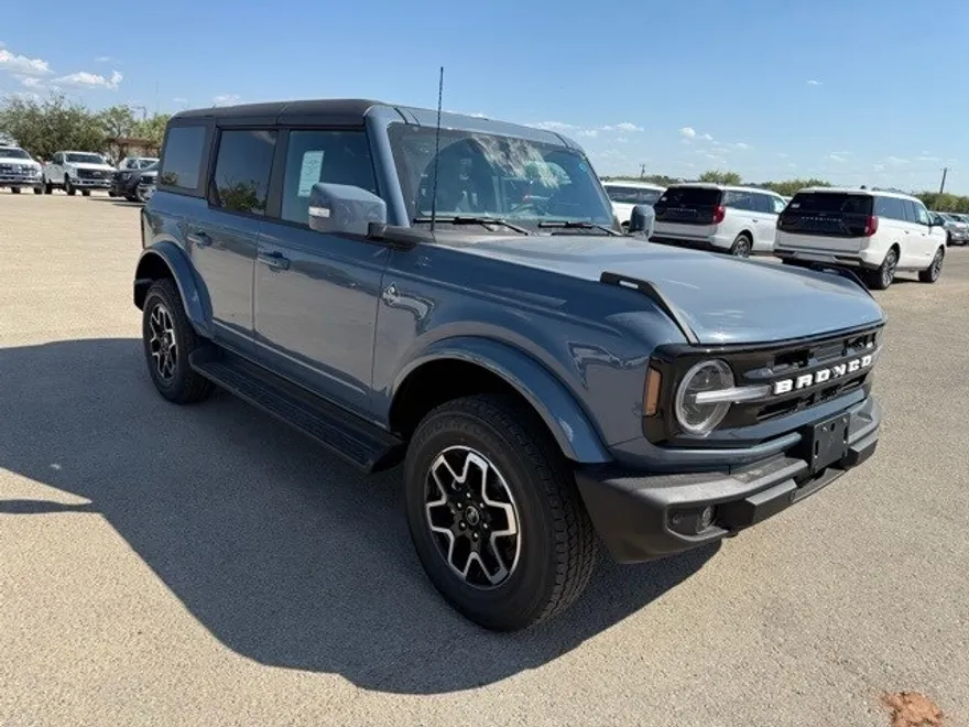 2025 Ford Bronco Outer Banks photo 1