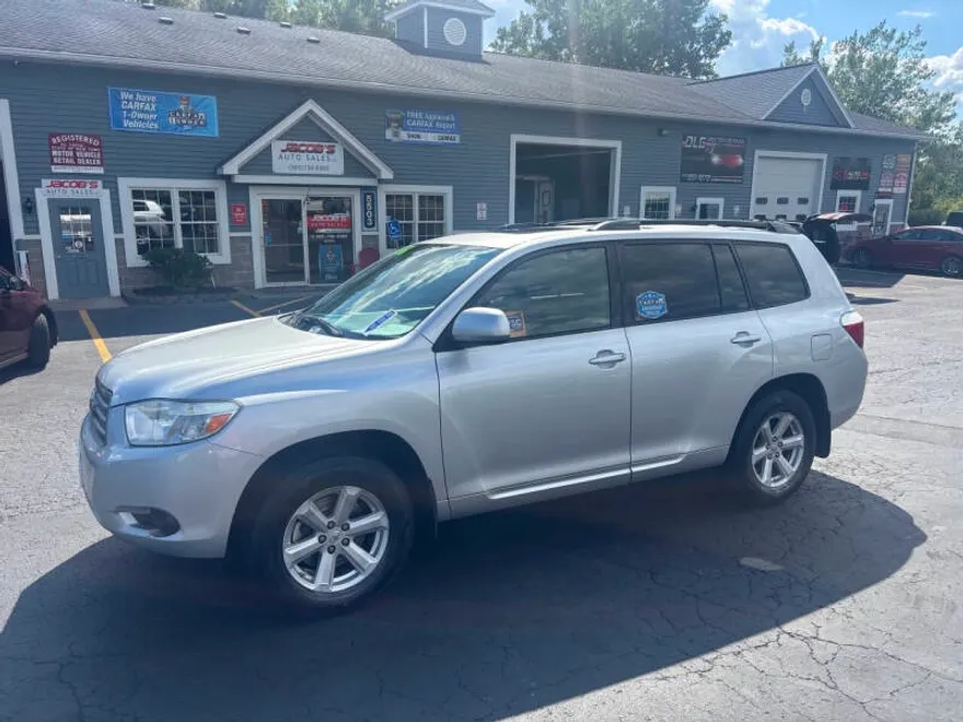 2010 Toyota Highlander Base photo 1