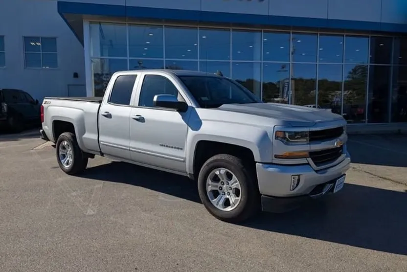 2019 Chevrolet Silverado LT photo 1
