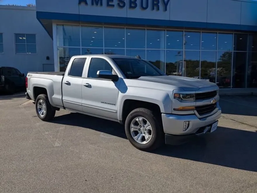 2019 Chevrolet Silverado LT photo 1