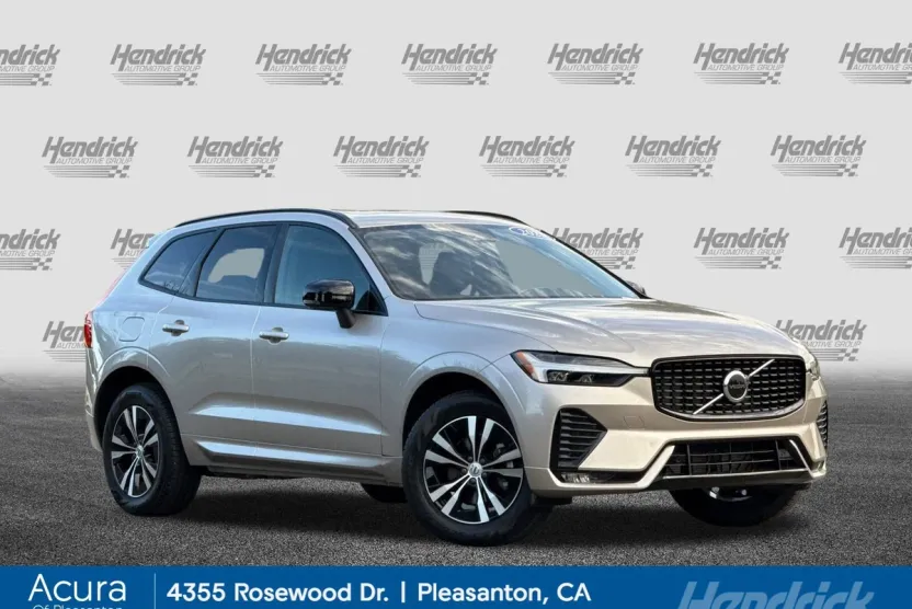 2025 Volvo XC60 Core photo 1