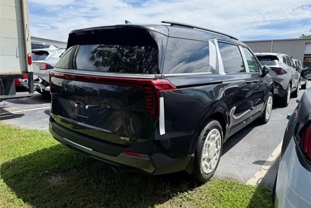 2026 Kia Carnival SX Prestige photo 1