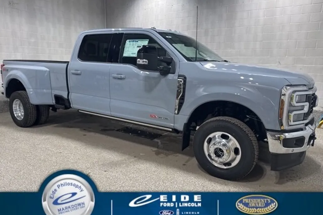2025 Ford F-350 Lariat photo 1