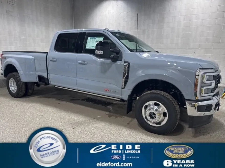 2025 Ford F-350 Lariat photo 1