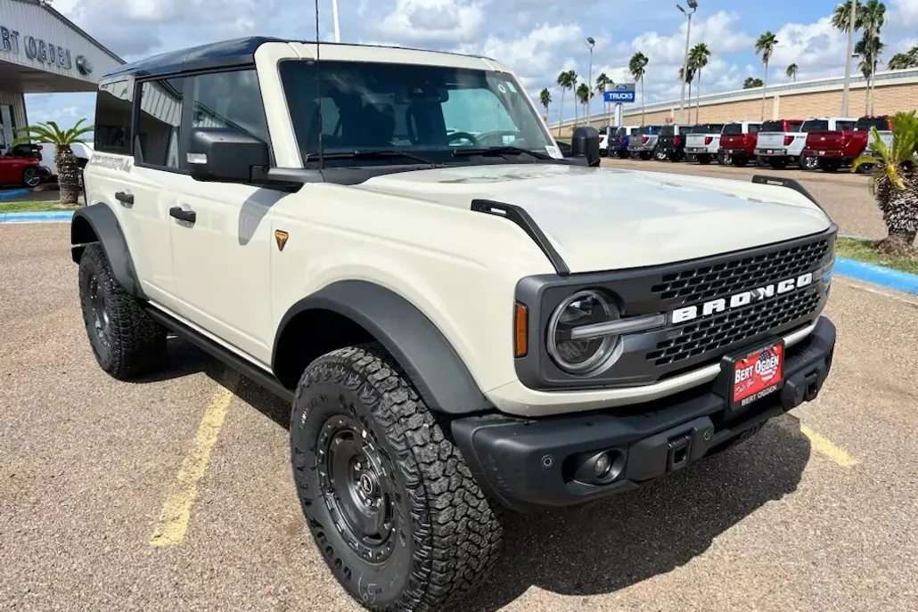 2025 Ford Bronco Badlands photo 1