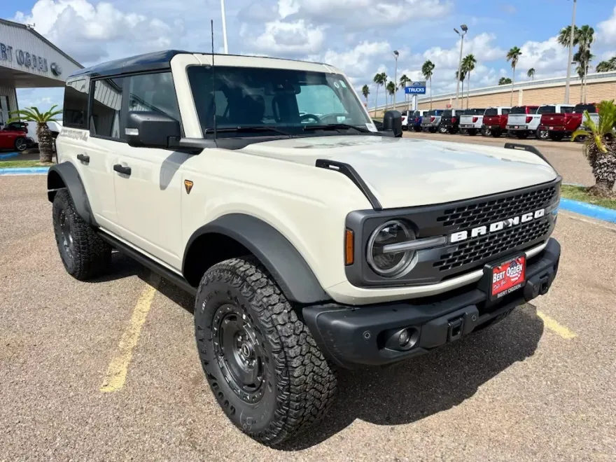 2025 Ford Bronco Badlands photo 1