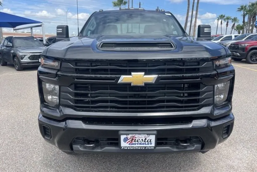 2026 Chevrolet Silverado 2500HD Custom photo 1