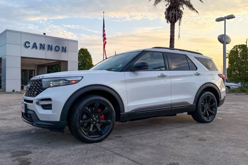 2021 Ford Explorer ST photo 1
