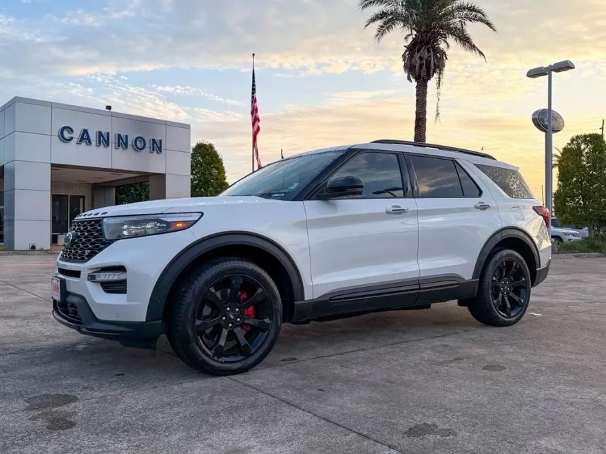 2021 Ford Explorer ST photo 1