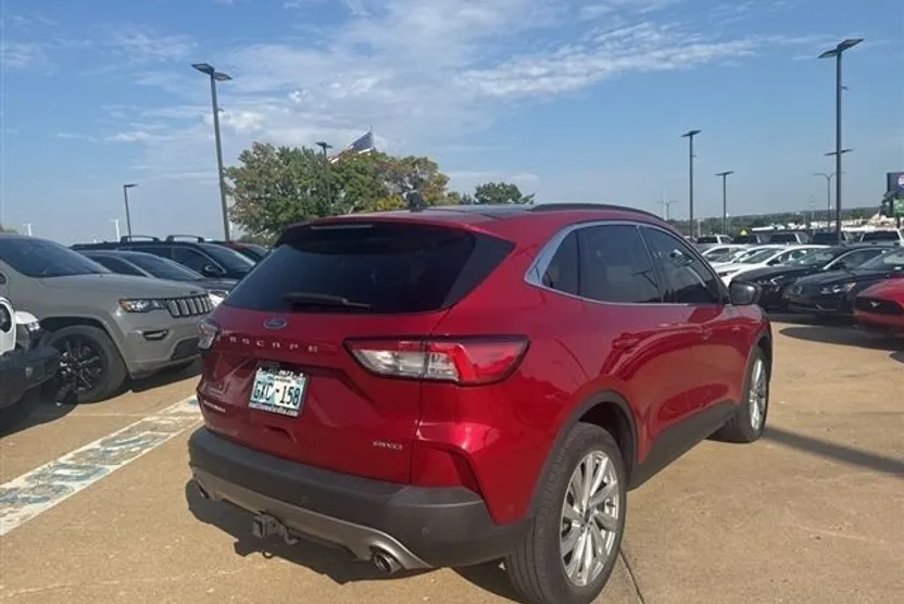 2021 Ford Escape Titanium photo 1