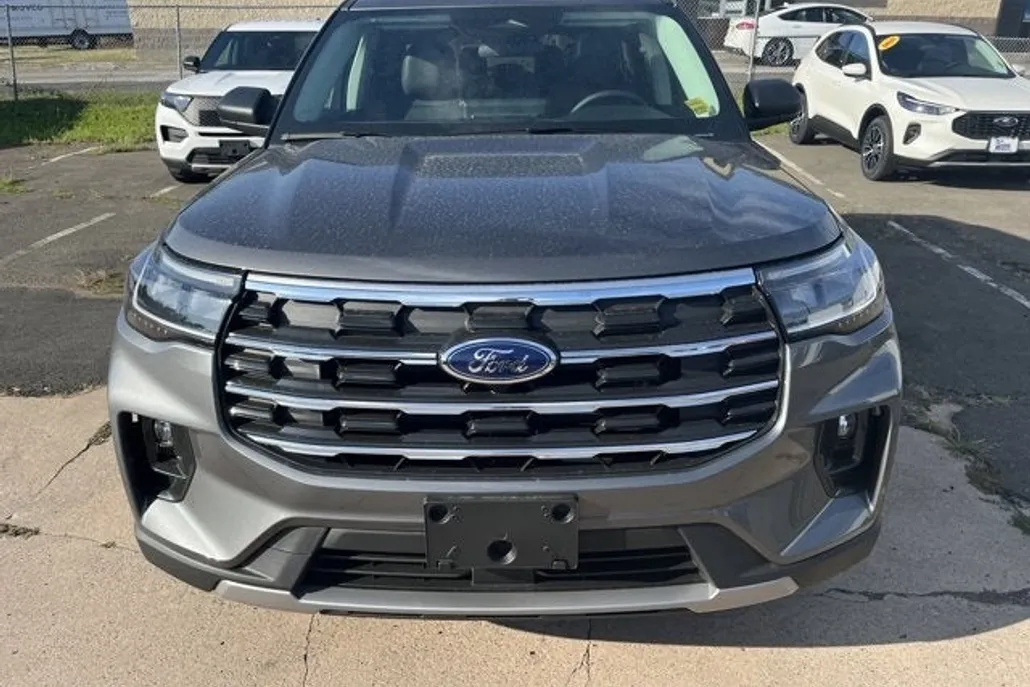 2025 Ford Explorer photo 1