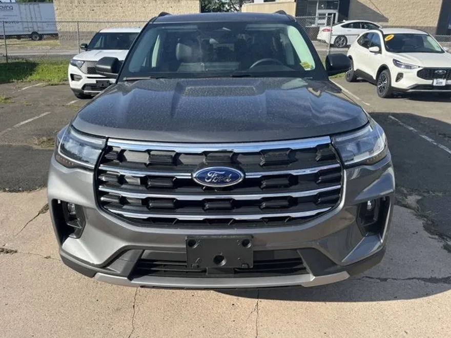 2025 Ford Explorer photo 1