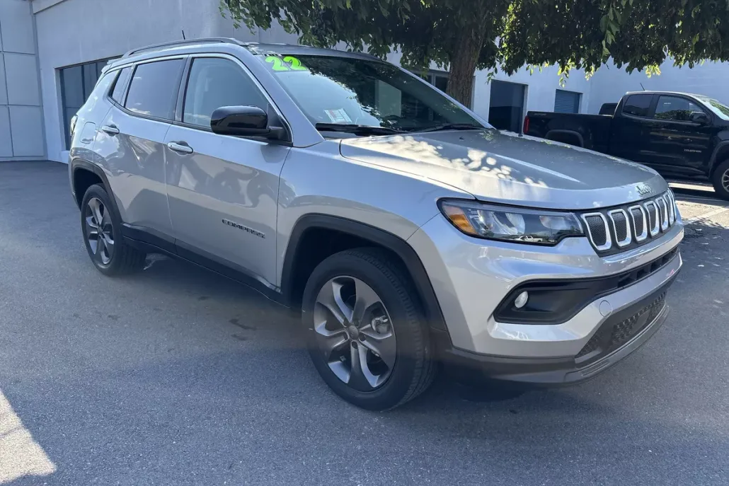 2022 Jeep Compass Latitude Lux photo 1