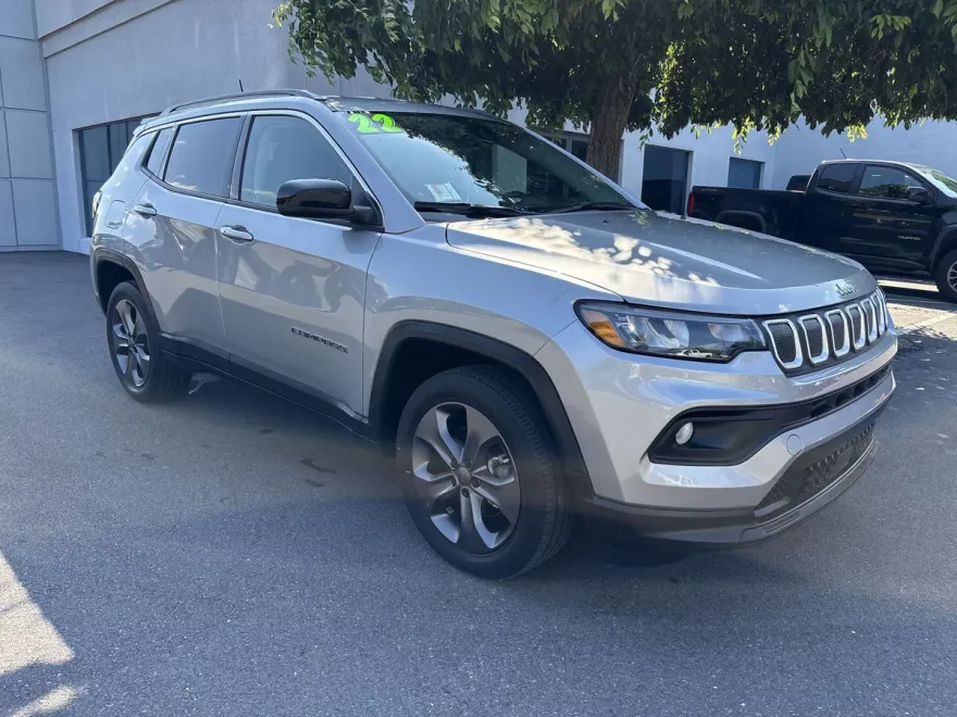 2022 Jeep Compass Latitude Lux photo 1