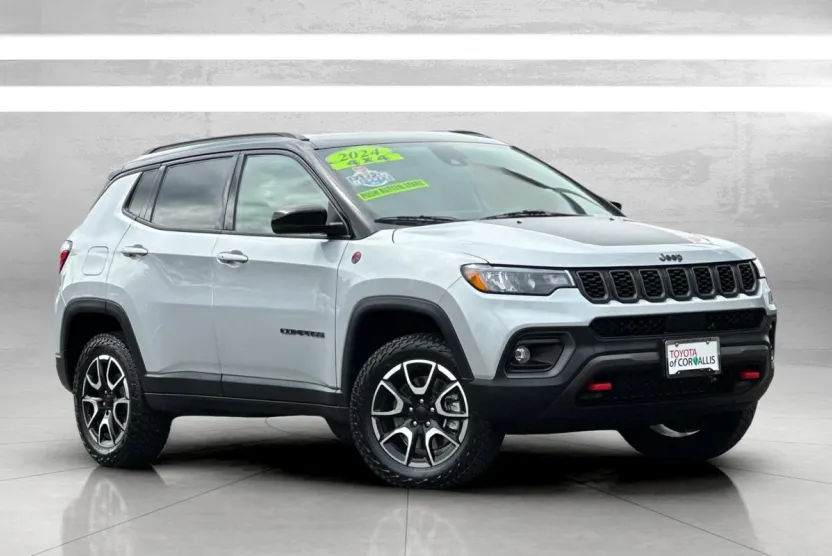 2024 Jeep Compass Trailhawk photo 1