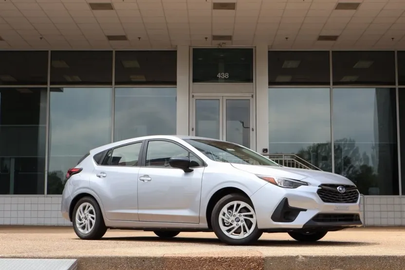2025 Subaru Impreza Base photo 1