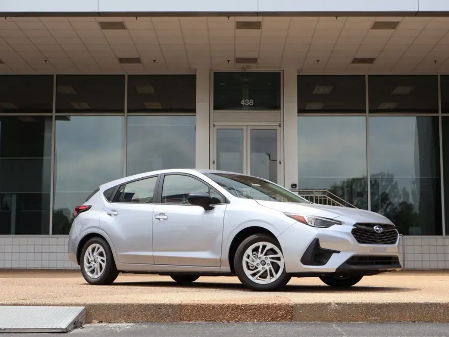 2025 Subaru Impreza Base photo 1