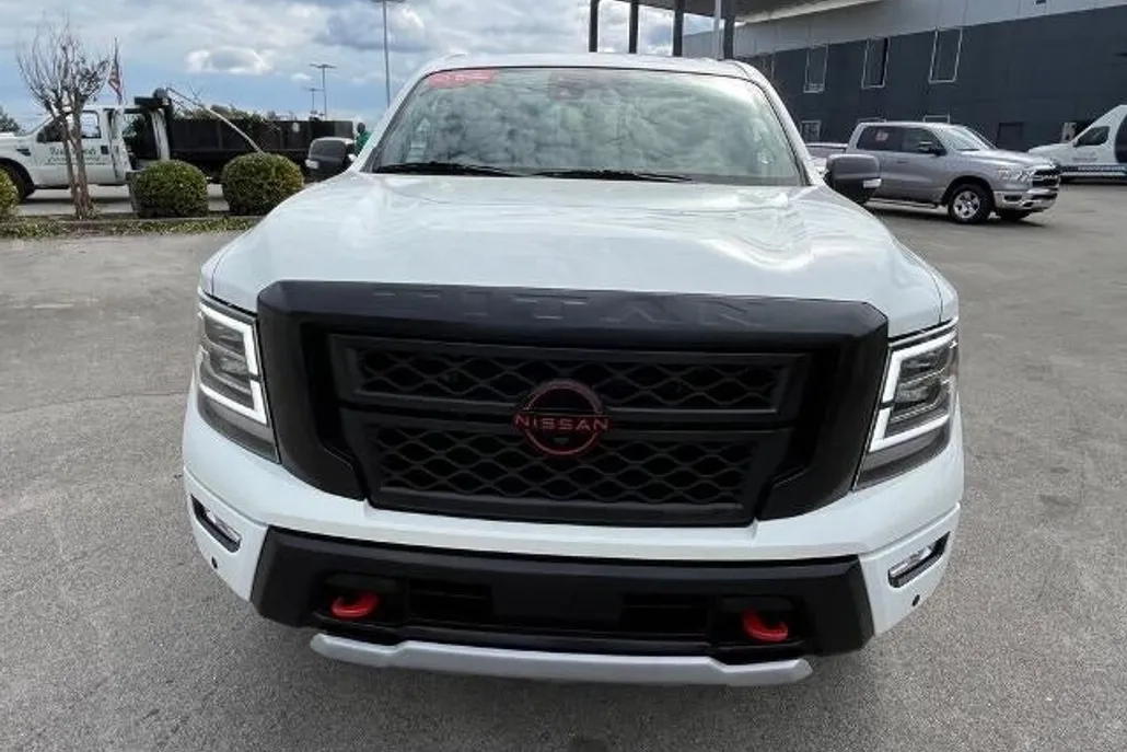 2024 Nissan Titan Crew Cab SV photo 1