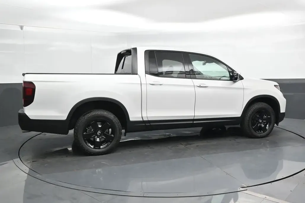 2025 Honda Ridgeline Black Edition photo 1
