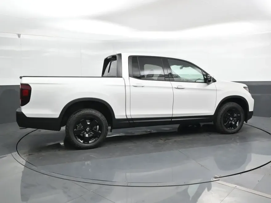 2025 Honda Ridgeline Black Edition photo 1