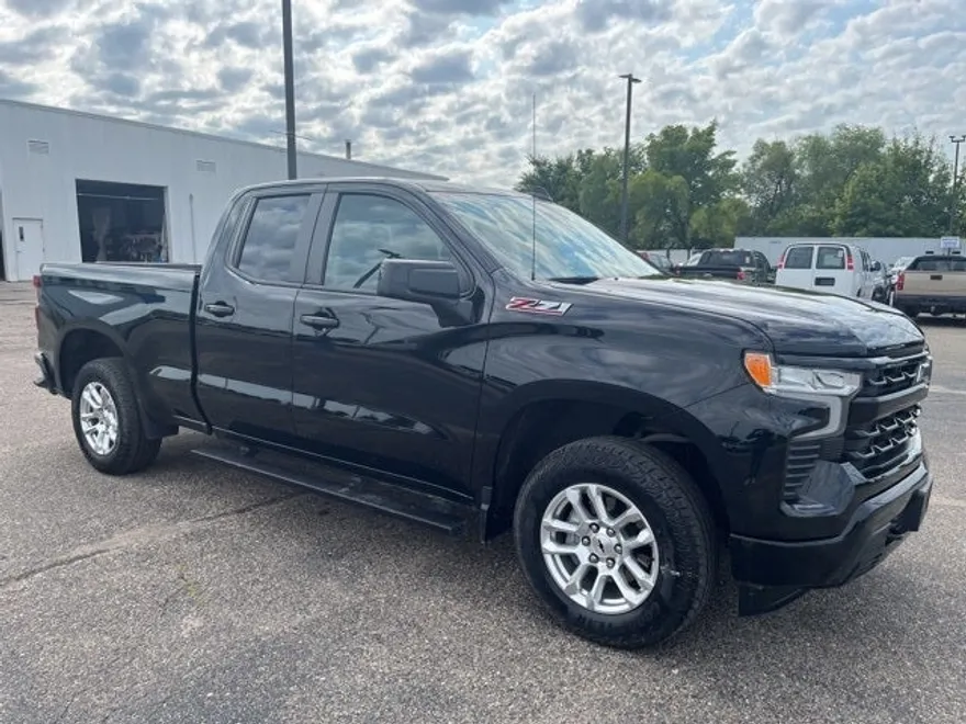 2022 Chevrolet Silverado 1500 RST photo 1