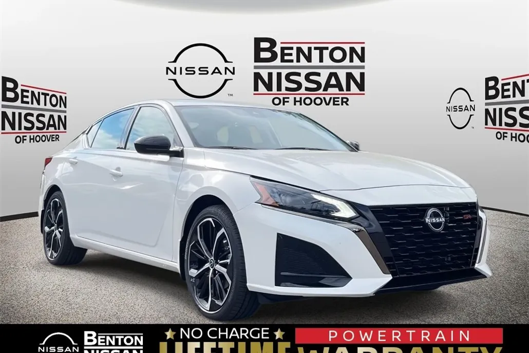 2025 Nissan Altima SR photo 1
