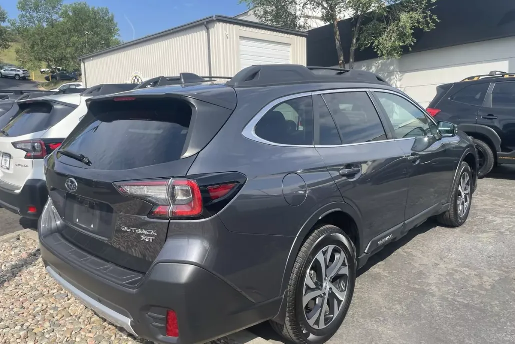2020 Subaru Outback Limited photo 1