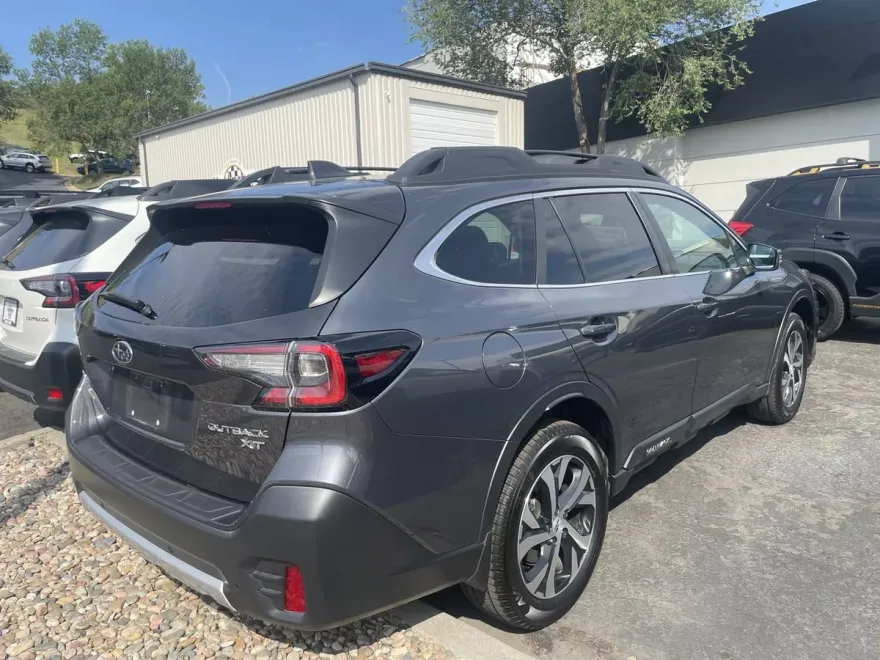 2020 Subaru Outback Limited photo 1