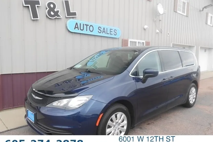 2018 Chrysler Pacifica L photo 1