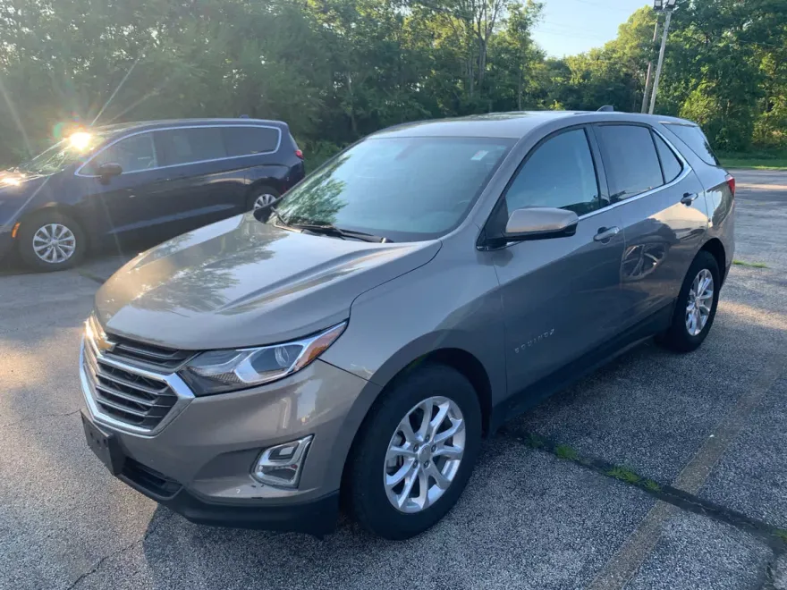 2019 Chevrolet Equinox LT photo 1