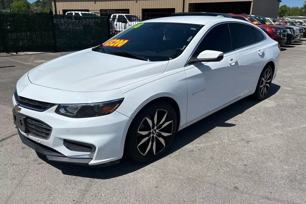 2018 Chevrolet Malibu 1LT photo 1