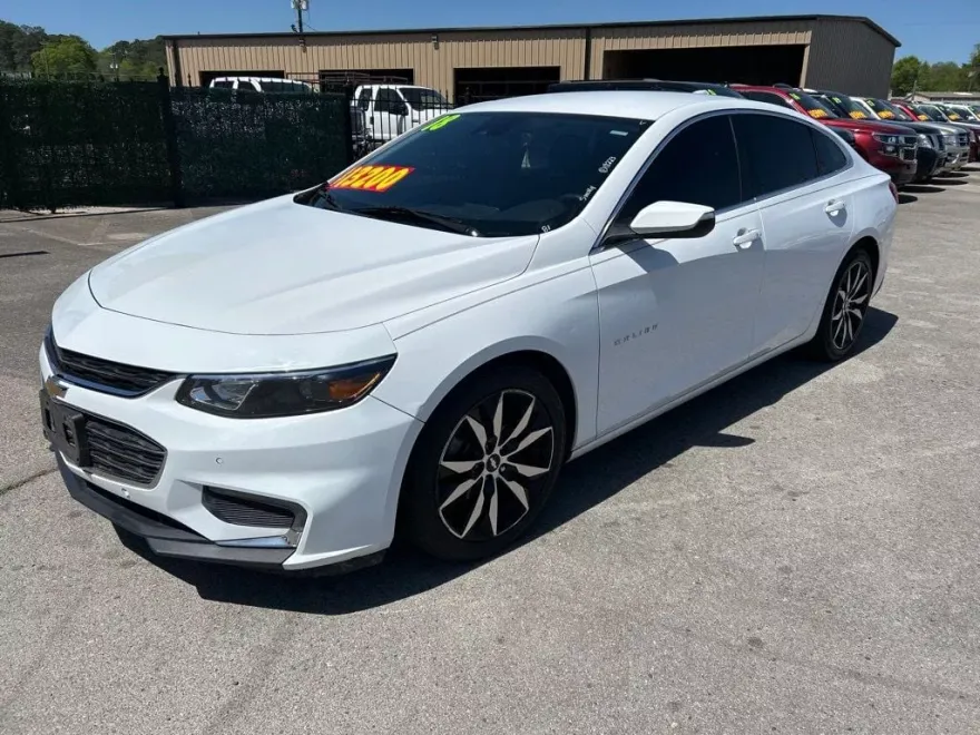 2018 Chevrolet Malibu 1LT photo 1