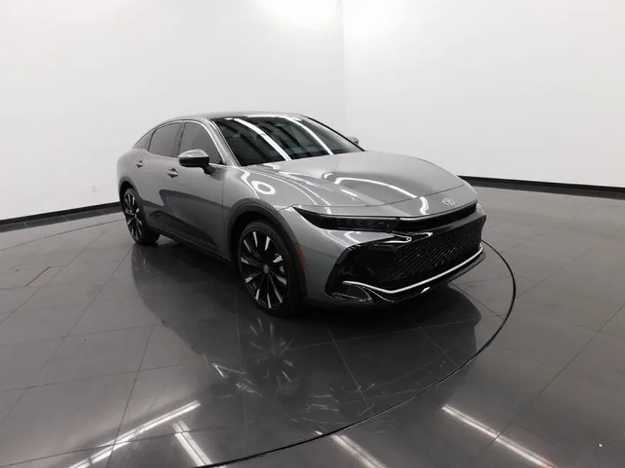 2023 Toyota Crown Platinum photo 1