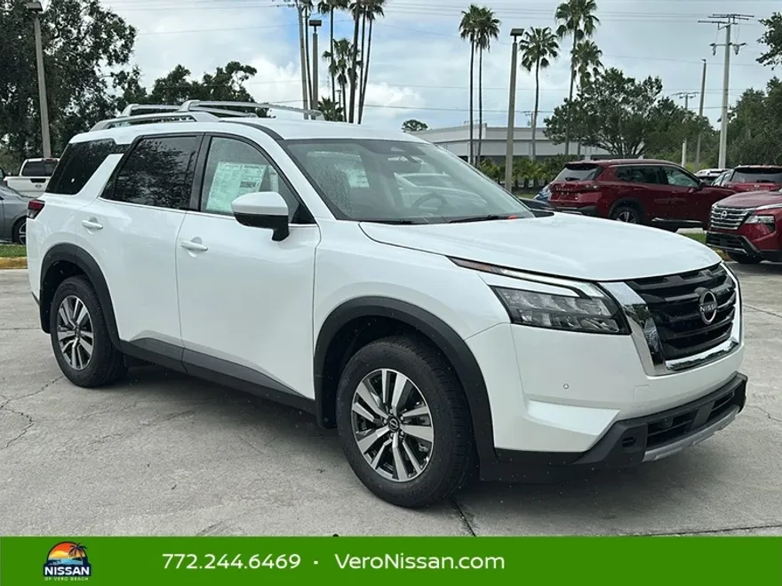 2025 Nissan Pathfinder SL photo 1