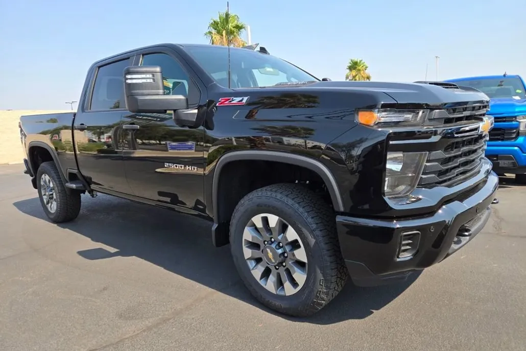 2025 Chevrolet Silverado 2500HD Custom photo 1