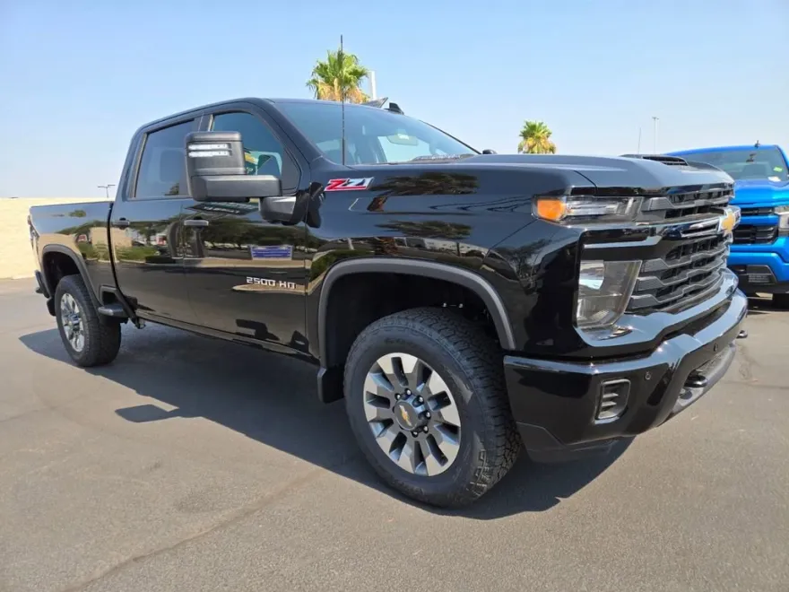 2025 Chevrolet Silverado 2500HD Custom photo 1