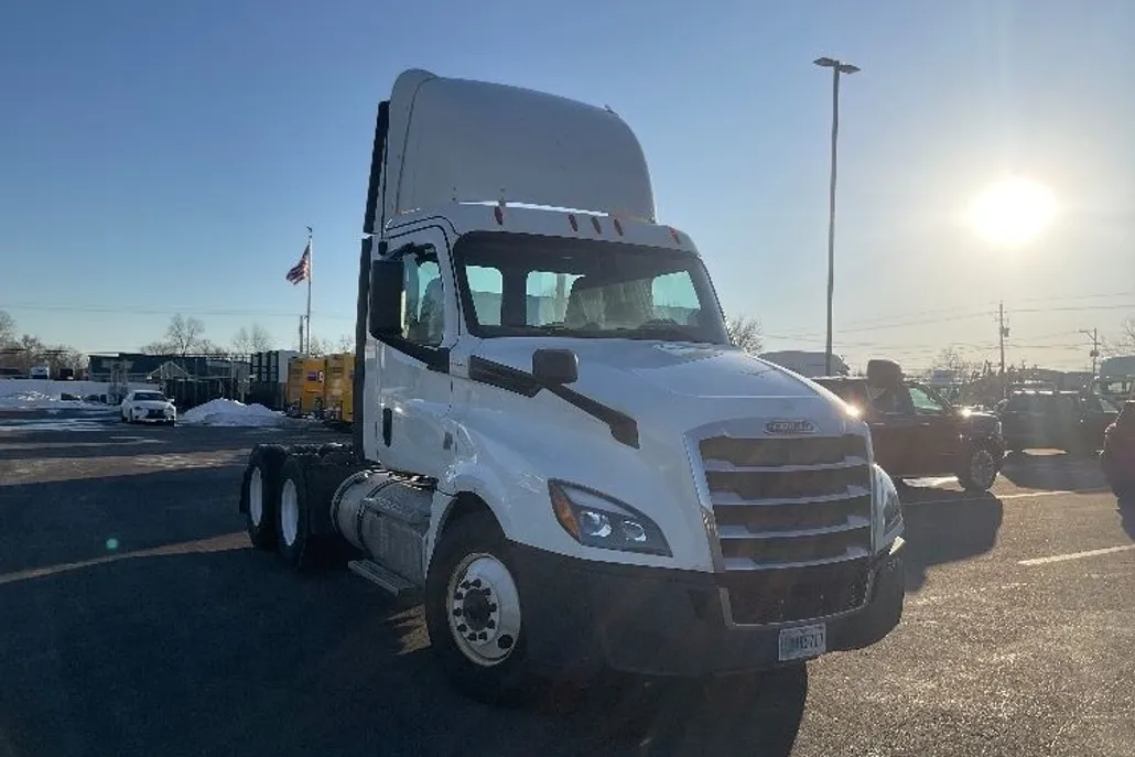 2019 Freightliner Cascadia 126" Day cab photo 1