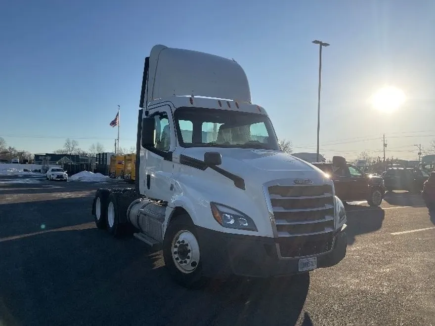 2019 Freightliner Cascadia 126" Day cab photo 1