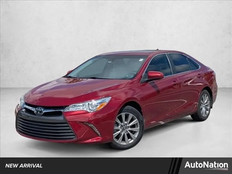 2017 Toyota Camry XLE photo 1