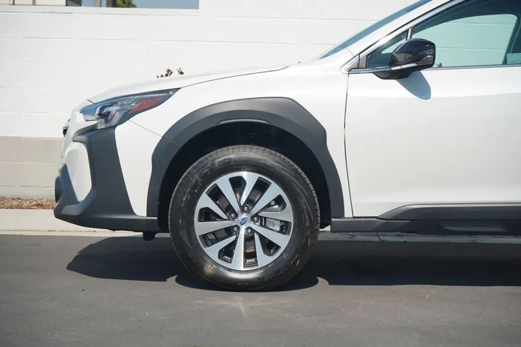 2025 Subaru Outback Premium photo 1