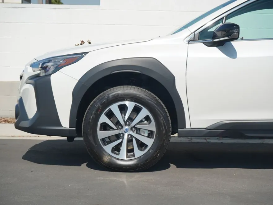 2025 Subaru Outback Premium photo 1