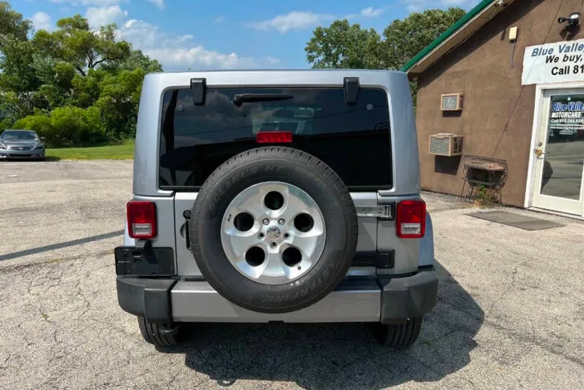 2017 Jeep Wrangler Unlimited Sahara photo 1
