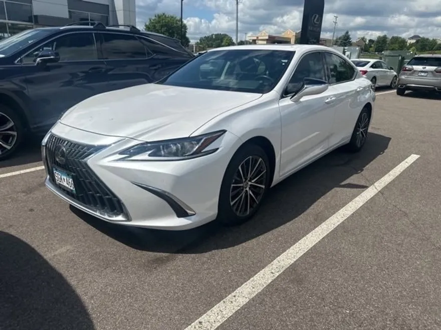 2024 Lexus ES 250 Luxury photo 1