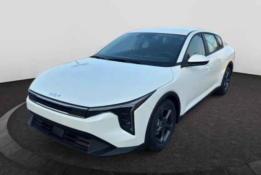 2025 Kia K4 LXS photo 1