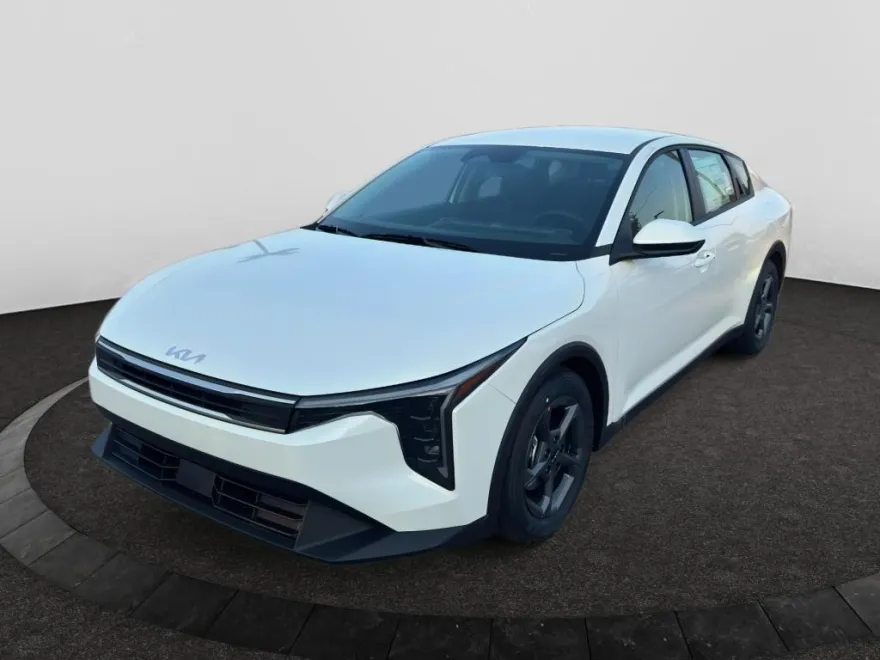 2025 Kia K4 LXS photo 1