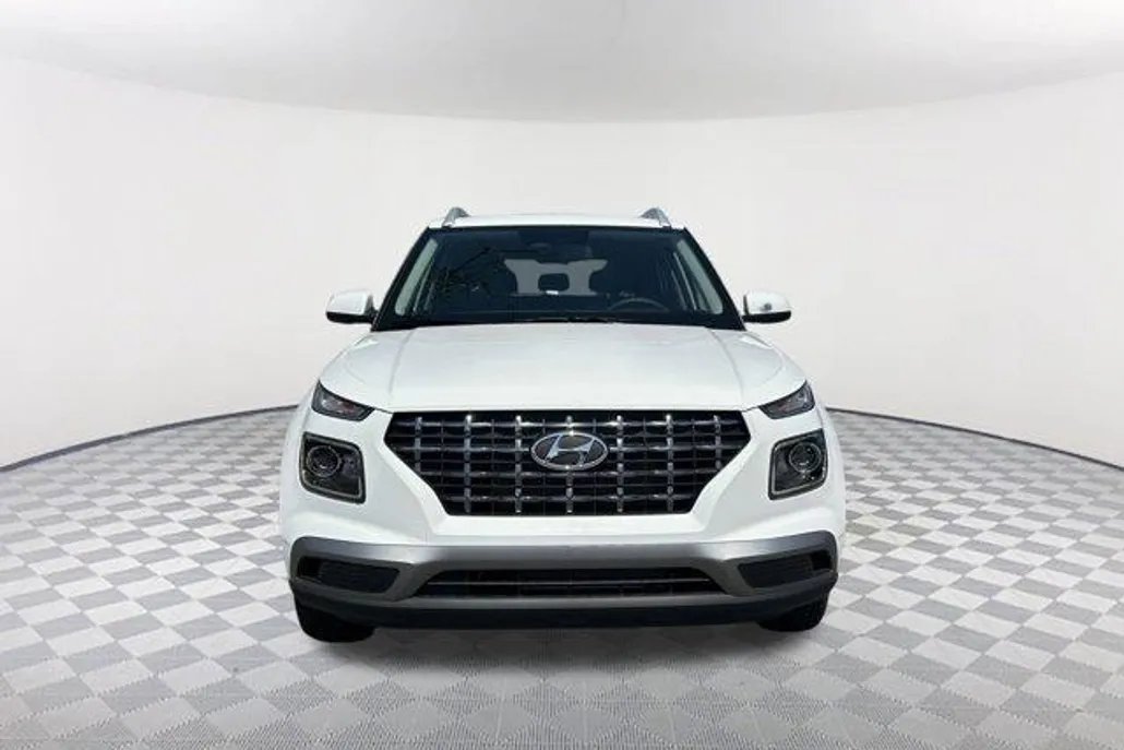 2025 Hyundai Venue SEL photo 1