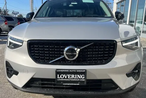 2025 Volvo XC40 photo 3