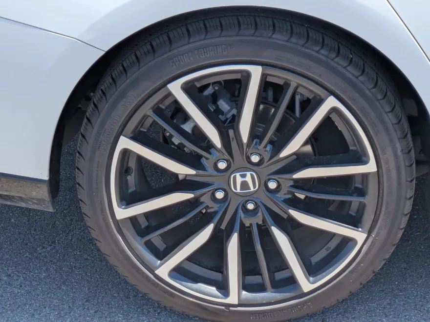 2023 Honda Accord Hybrid Touring photo 1