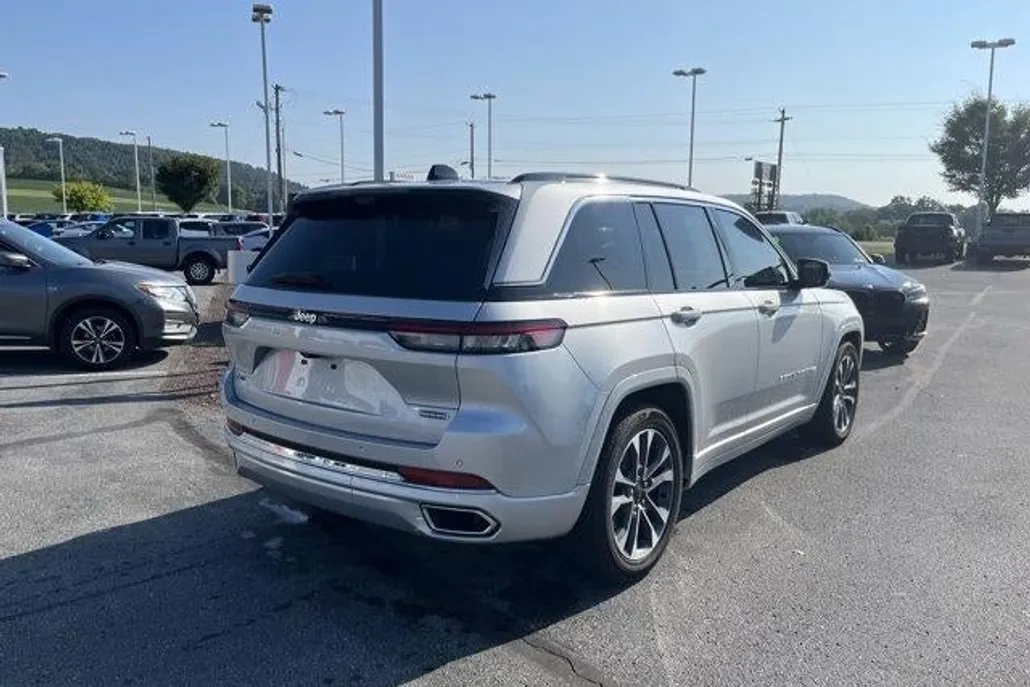 2024 Jeep Cherokee Overland 4xe photo 1