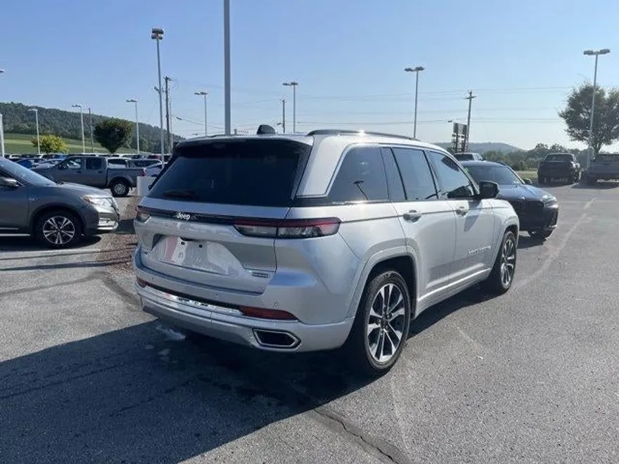 2024 Jeep Cherokee Overland 4xe photo 1